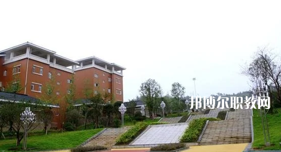 廣東新興中藥學(xué)校2022年報名條件、招生要求、招生對象