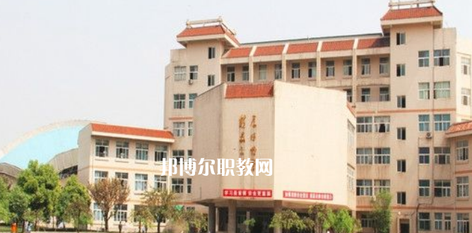 成都中醫(yī)藥大學(xué)附屬學(xué)校龍泉校區(qū)2022年報(bào)名條件、招生要求、招生對(duì)象
