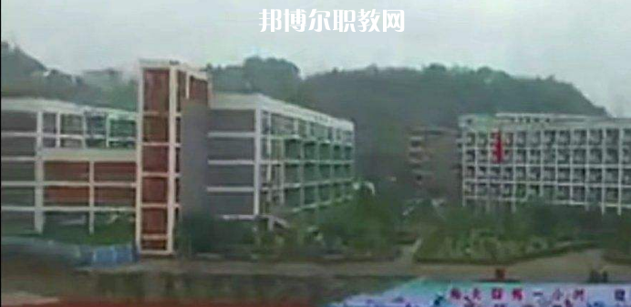 敘永縣職業(yè)高中2022年學(xué)費、收費多少