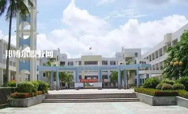 海南農(nóng)墾衛(wèi)生學(xué)校2022年報名條件、招生要求、招生對象