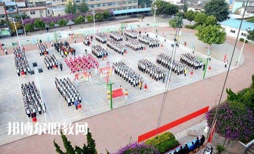 云龍縣民族職業(yè)高級中學報名條件、招生要求、招生對象