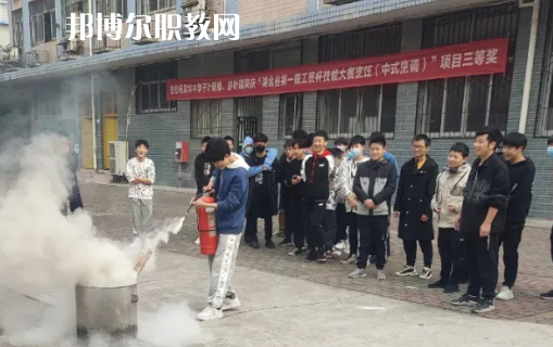 華中信息商務(wù)技工學(xué)校2022年報(bào)名條件、招生要求、招生對(duì)象