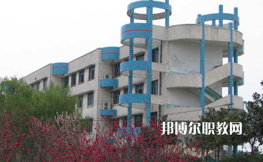 武漢第二高級技工學(xué)校2022年報名條件、招生要求、招生對象