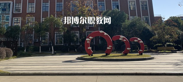 南昌智遠(yuǎn)技工學(xué)校2022年學(xué)費(fèi)、收費(fèi)多少