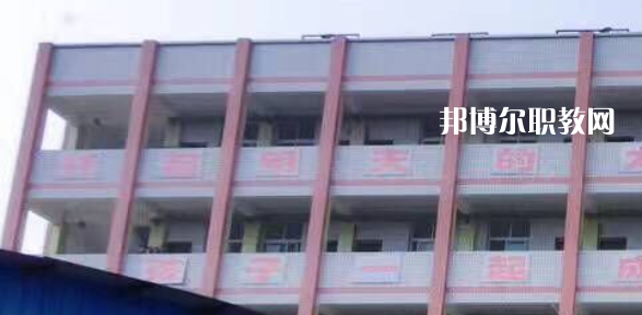 威遠(yuǎn)縣聯(lián)想職業(yè)技術(shù)學(xué)校2023年報名條件、招生要求、招生對象