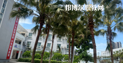 成都光華技工學(xué)校地址在哪里，哪個(gè)地區(qū)，哪個(gè)城市?
