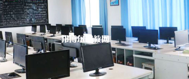 眉山市華興技工學(xué)校地址在哪里，哪個地區(qū)，哪個城市?