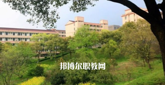 江蘇省宜興中等專業(yè)學(xué)校地址在哪里，哪個(gè)地區(qū)，哪個(gè)城市?
