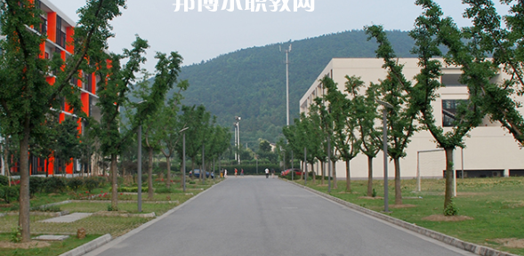 蘇州市紡織工業(yè)職工中等專業(yè)學(xué)校地址在哪里，哪個地區(qū)，哪個城市?