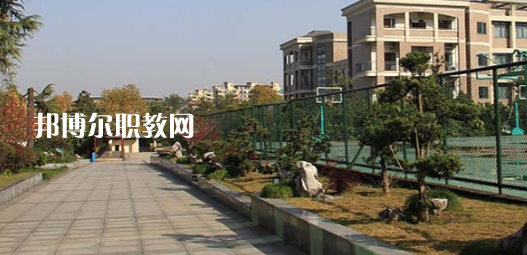 杭州市城西中學(xué)職高部地址在哪里，哪個地區(qū)，哪個城市?