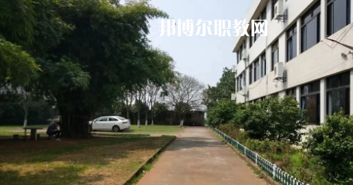 蘭溪市第六中學(xué)地址在哪里，哪個地區(qū)，哪個城市?