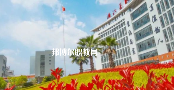 浦江縣職業(yè)技術(shù)學(xué)校招生計(jì)劃人數(shù)根據(jù)專業(yè)不同，計(jì)劃也是不同的，例如：幼兒保育招生40人，學(xué)前教育招生57人，普職融通招生150人，工藝美術(shù)招生150人，淘寶美工招生40人，等等，邦博爾小編為大家整理了浦江縣職業(yè)技術(shù)學(xué)校招生計(jì)劃人數(shù)詳細(xì)內(nèi)容，信息僅供參考，如有變動(dòng)，以學(xué)校官方最新消息為準(zhǔn)。  一、浦江縣職業(yè)技術(shù)學(xué)校招生計(jì)劃一覽表 二、浦江縣職業(yè)技術(shù)學(xué)校招生情況 1、浦江縣職業(yè)技術(shù)學(xué)校招生條件、要求  遵紀(jì)守法、熱愛勞動(dòng)、文明禮貌、樸實(shí)誠信;  無疾病、無傳染病、無慢性病史、無犯罪史、無嚴(yán)重違紀(jì)史;  身體健康，學(xué)生品行端正。  2、浦江縣職業(yè)技術(shù)學(xué)校招生對(duì)象  招收應(yīng)屆、歷屆初中畢業(yè)及以上文化程度的學(xué)生  三、浦江縣職業(yè)技術(shù)學(xué)校簡(jiǎn)介 學(xué)校有全國職教名師、省特級(jí)教師、大師名家、省市教壇新秀、省技術(shù)能手、市學(xué)科帶頭人40多人。智慧校園管理系統(tǒng)、體育館、圖書館、電子閱覽室、校內(nèi)外實(shí)訓(xùn)基地等，教學(xué)設(shè)施一應(yīng)俱全。  學(xué)校設(shè)有浦江縣職業(yè)技能培訓(xùn)中心和職業(yè)技能鑒定中心。  四、浦江縣職業(yè)技術(shù)學(xué)?？诒?校友評(píng)價(jià)：浦江縣職業(yè)技術(shù)學(xué)校辦學(xué)特色鮮明，教學(xué)設(shè)施一應(yīng)俱全，為本地經(jīng)濟(jì)建設(shè)和社會(huì)發(fā)展培養(yǎng)高技能人才。  校友評(píng)價(jià)：浦江縣職業(yè)技術(shù)學(xué)校教學(xué)設(shè)備比較齊全，老師工作認(rèn)真，領(lǐng)導(dǎo)班子心齊。