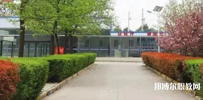 西安軌道交通技師學院地址，乘車路線