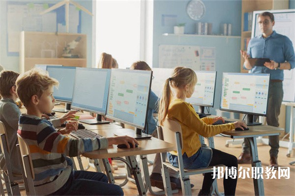浙江哪里的技工學校能讀裝潢藝術設計專業(yè)
