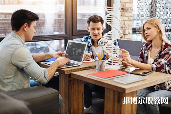 江西哪里的中職學(xué)校能讀計算機(jī)運用（平面設(shè)計方向）專業(yè)