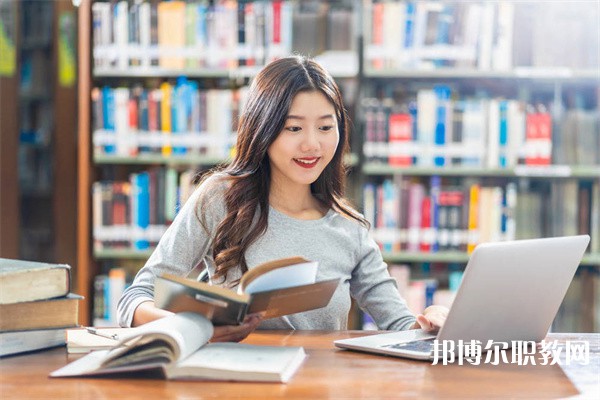 山東哪里的中專學校能讀陶琉藝術設計專業(yè)