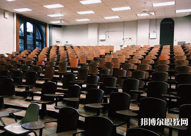 山東哪里的中專學校能讀美術影視與動畫(影視編導與表演方向)專業(yè)