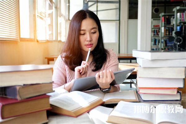 山東哪里的職業(yè)學(xué)校能讀服裝設(shè)計與裁剪專業(yè)