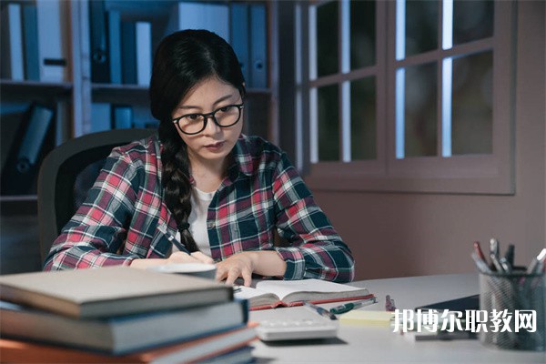 河南哪里的職業(yè)中學(xué)能讀電子技術(shù)應(yīng)用專業(yè)