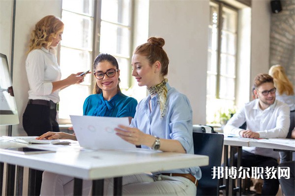 河南哪里的職業(yè)中學(xué)能讀電子商務(wù)專業(yè)