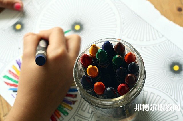 河南哪里的中專學(xué)校能讀醫(yī)藥衛(wèi)生財會專業(yè)