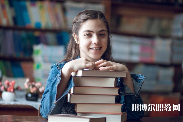 河南哪里的技工學(xué)校能讀計(jì)算機(jī)平面設(shè)計(jì)專業(yè)