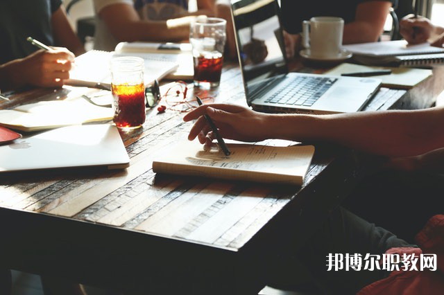 河南哪里的中專學(xué)校能讀舞蹈表演（學(xué)前教育方向）專業(yè)