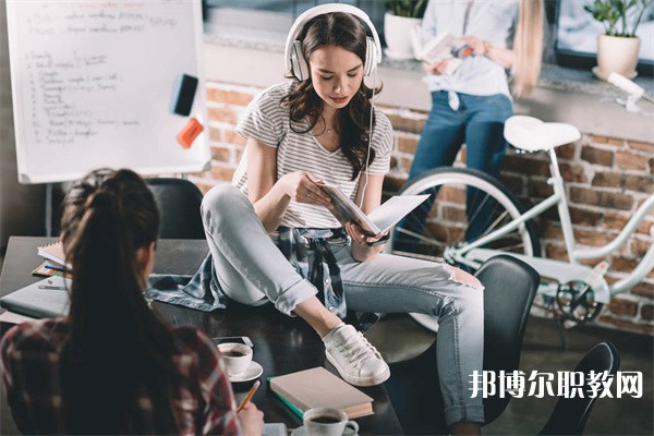 河南哪里的中專學(xué)校能讀平面設(shè)計(jì)（淘寶）展示專業(yè)