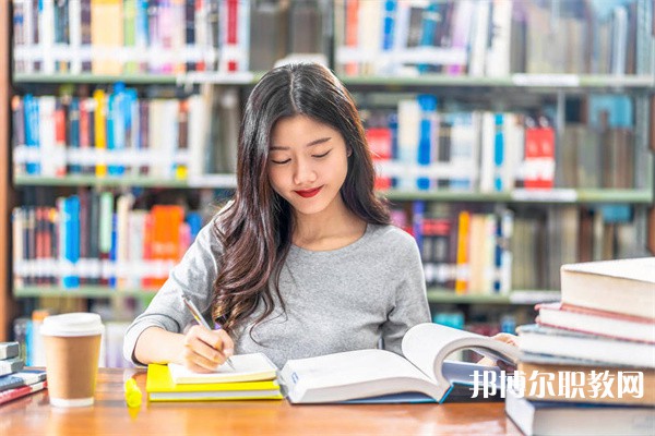 河南哪里的中職學(xué)校能讀加工中心專業(yè)