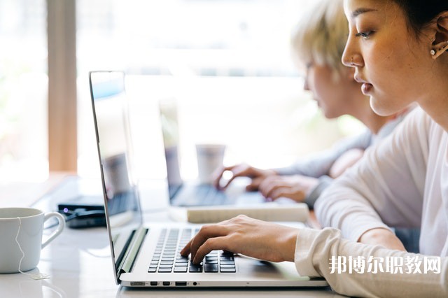 河南哪里的中專學(xué)校能讀人工智能專業(yè)