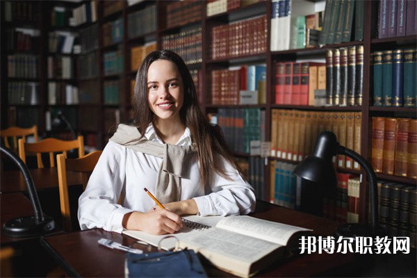 河南哪里的中職學(xué)校能讀計算機平面藝術(shù)設(shè)計專業(yè)