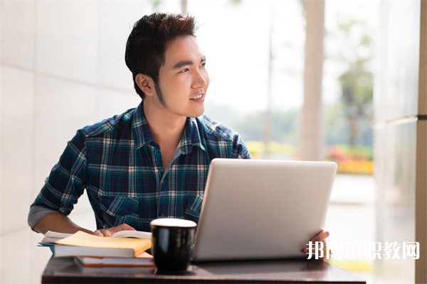河南哪里的職教中心能讀服裝設(shè)計(jì)專(zhuān)業(yè)