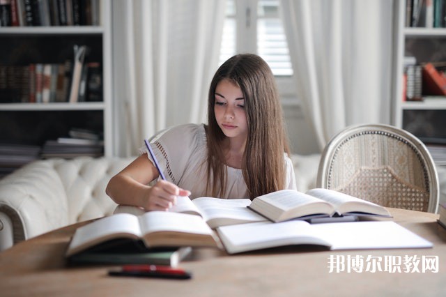 河南哪里的職業(yè)學(xué)校能讀跨境電子商務(wù)專業(yè)