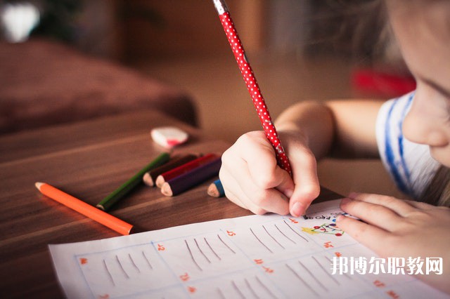 河南哪里的中專學校能讀鐵道信號施工與維護專業(yè)