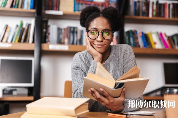 河南哪里的中職學(xué)校能讀影視與播音主持專(zhuān)業(yè)