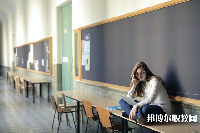 河南哪里的中專學(xué)校能讀計(jì)算機(jī)應(yīng)用(移動(dòng)互聯(lián)網(wǎng)開發(fā))專業(yè)