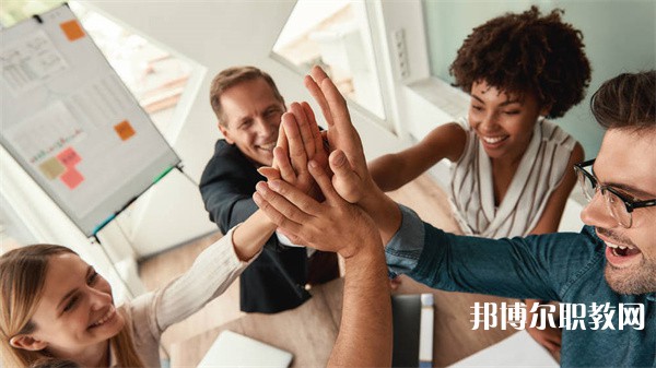 湖北哪里的中專(zhuān)學(xué)校能讀計(jì)算機(jī)與數(shù)碼產(chǎn)品維修專(zhuān)業(yè)專(zhuān)業(yè)