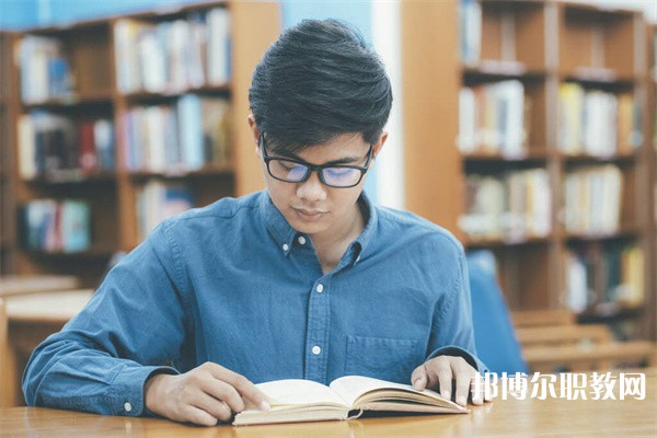 湖北哪里的中職學(xué)校能讀英語教育專業(yè)