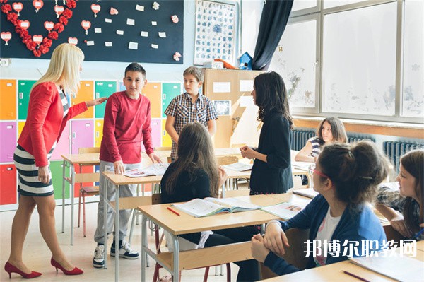 湖北哪里的中專學(xué)校能讀計(jì)算機(jī)調(diào)試與應(yīng)用專業(yè)