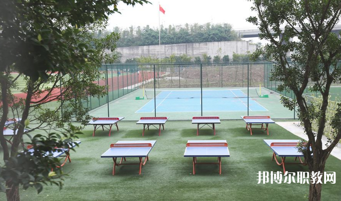重慶2024年中專學(xué)?？刹豢梢钥即髮W(xué)