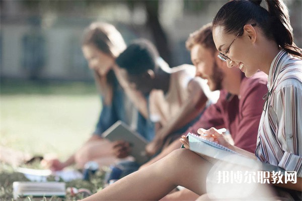 廣東哪里的中專學校能讀廣告設(shè)計與制作專業(yè)