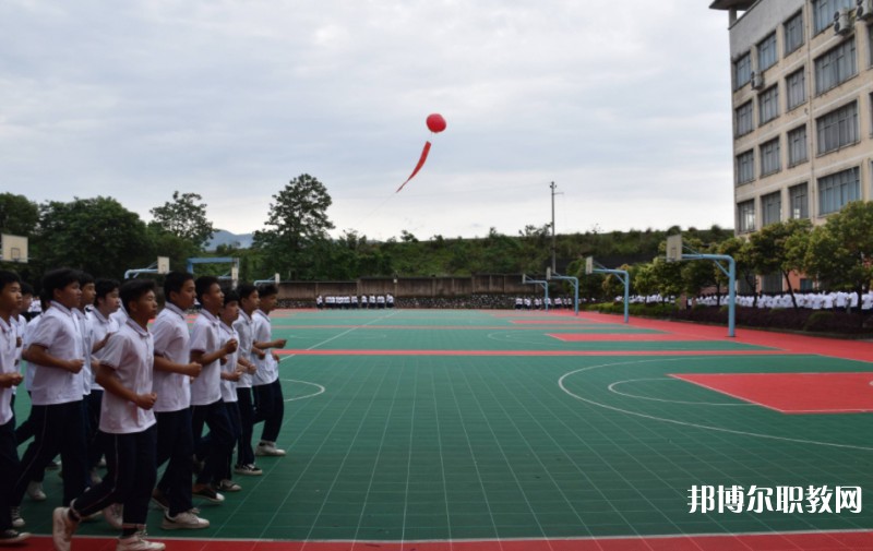 2024靈川縣職業(yè)中等專業(yè)學(xué)校招生計(jì)劃 招生人數(shù)是多少(附要求、條件、對(duì)象)