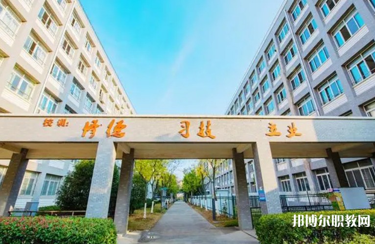2024青島西海岸新區(qū)職業(yè)中等專業(yè)學(xué)校招生計(jì)劃 招生人數(shù)是多少(附要求、條件、對(duì)象)