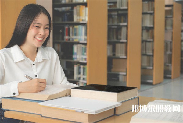 廣西哪里的中職學校能讀計算機與數碼產品維修專業(yè)