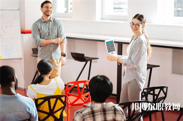 廣西哪里的中職學(xué)校能讀計算機(jī)應(yīng)用(維修、文秘方向)專業(yè)