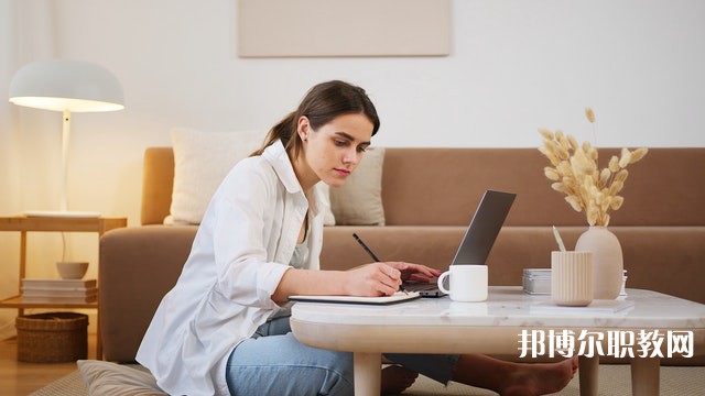 四川哪里的中職學校能讀數(shù)控技術應用與編程專業(yè)