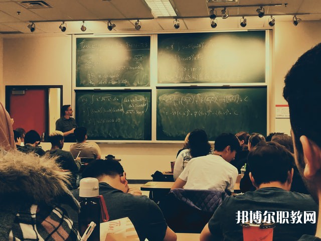 四川哪里的中專學(xué)校能讀汽車(chē)制造與檢測(cè)專業(yè)
