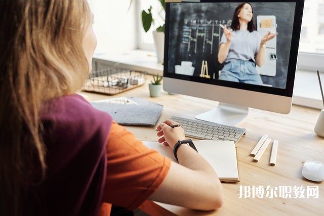 湖南哪里的中專學(xué)校能讀計(jì)算機(jī)專業(yè)專業(yè)