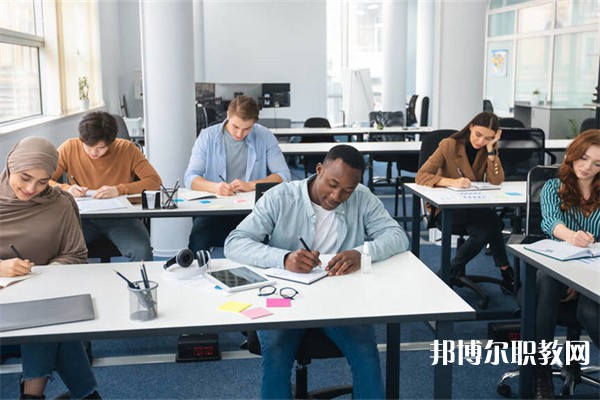 云南哪里的技工學(xué)校能讀現(xiàn)代物流與船舶輪機(jī)（高級(jí)工）專業(yè)