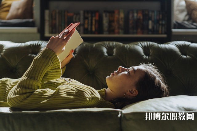 云南哪里的中專學校能讀旅游服務(wù)與管理專業(yè)